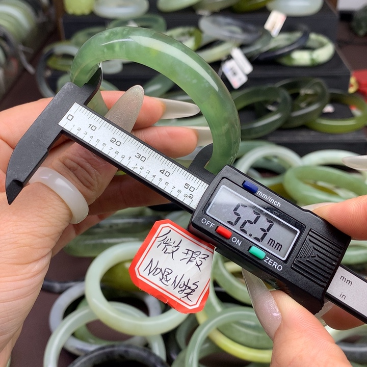 蛇纹石玉手镯未镶嵌923