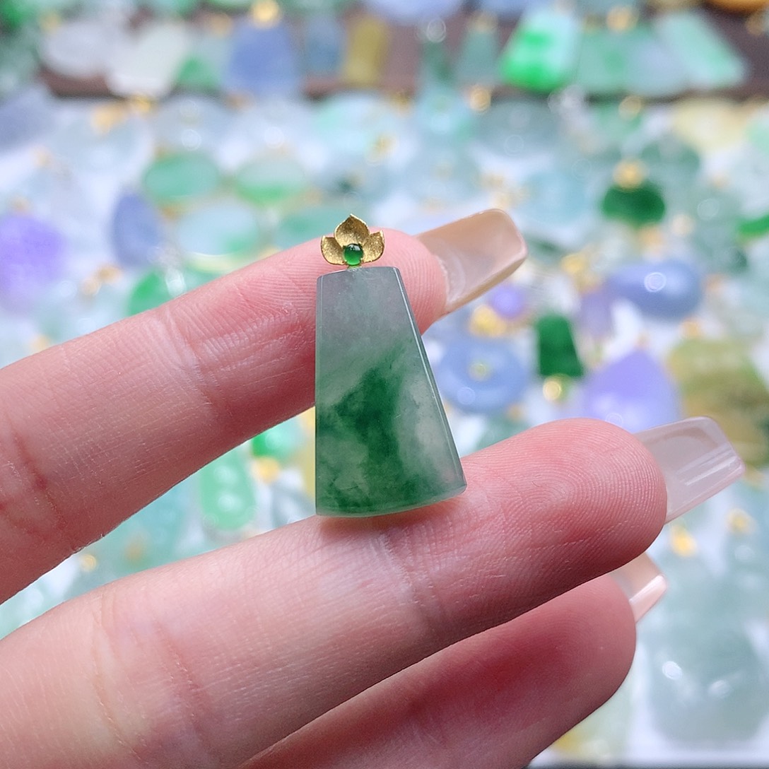 翡翠颈饰未镶嵌翡翠