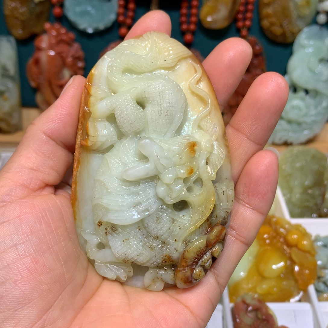 蛇纹石玉未镶嵌颈饰