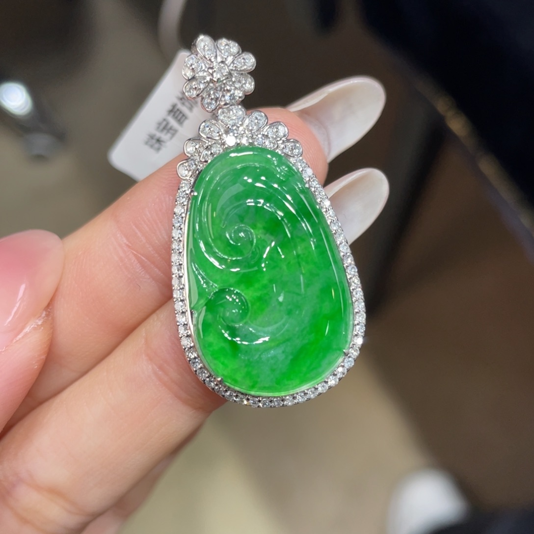 翡翠颈饰18K金镶嵌天然缅甸翡翠a货