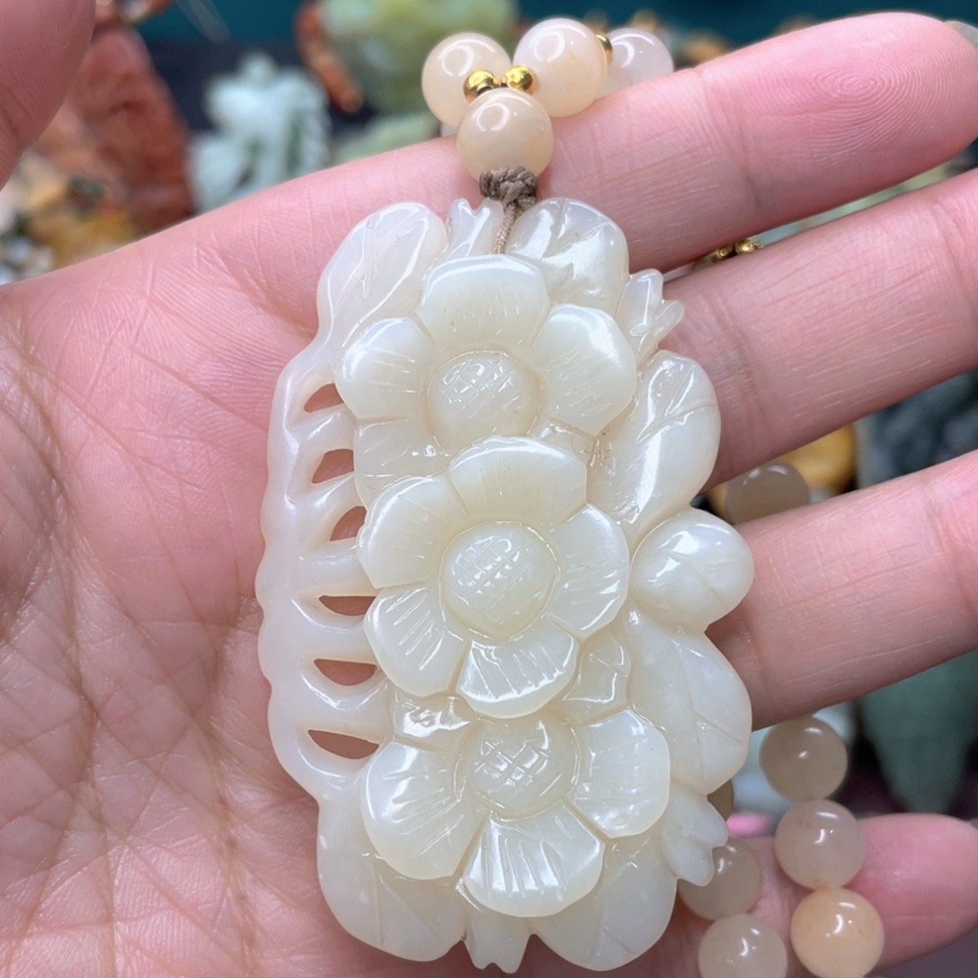 蛇纹石玉颈饰未镶嵌