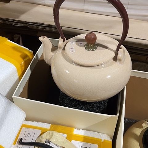 微瑕，明火，不能干烧，900毫升配礼盒冰裂纹皮粉