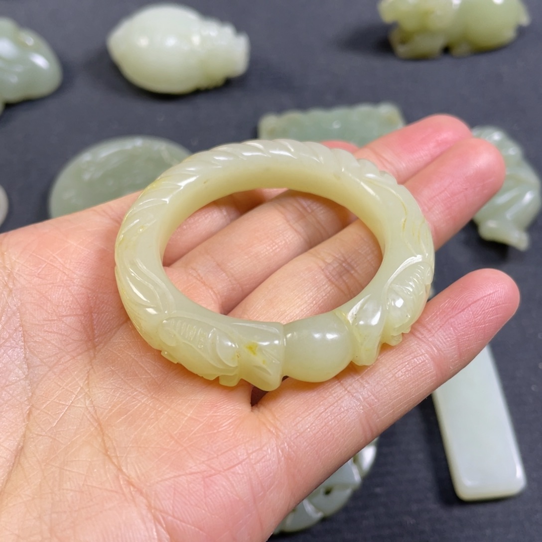 我***罗和田玉未镶嵌颈饰