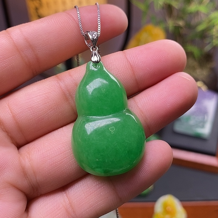 翡翠未镶嵌吊坠(赠链)