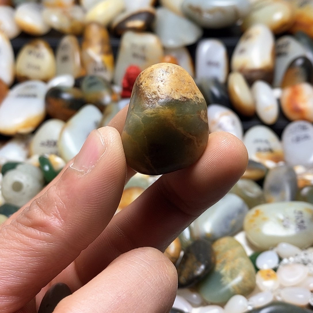 和田玉颈饰未镶嵌吊坠