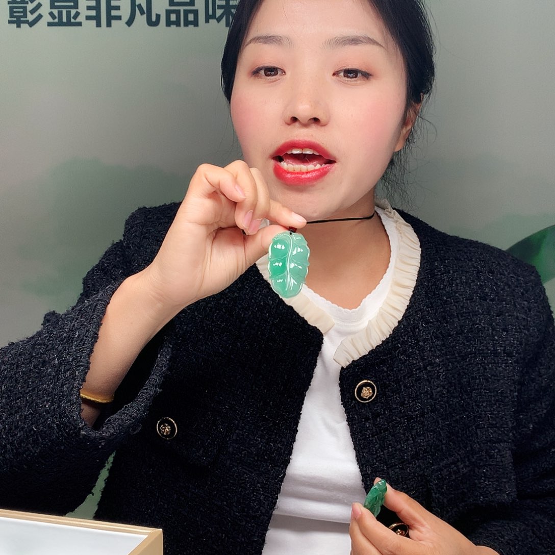 石英质玉颈饰合金