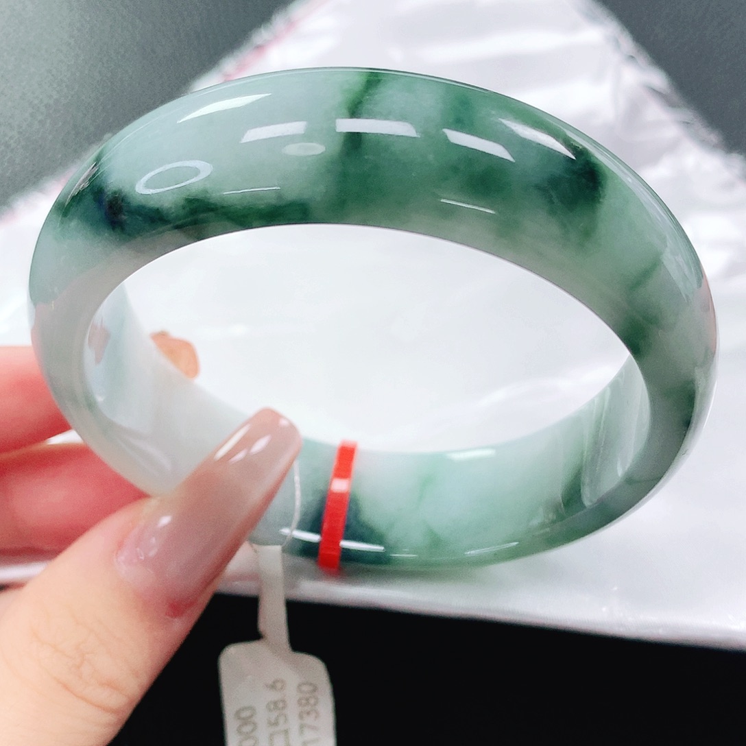 翡翠手镯未镶嵌59圈