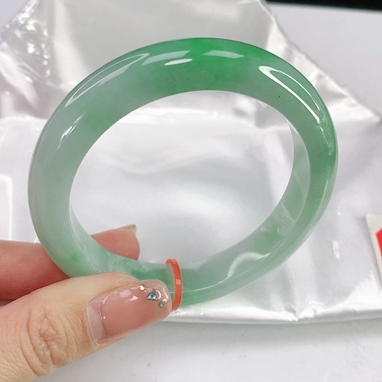 翡翠手镯未镶嵌天然翡翠A货135