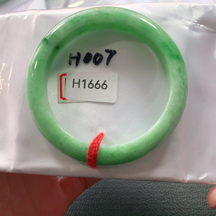 翡翠手镯未镶嵌天然翡翠手镯