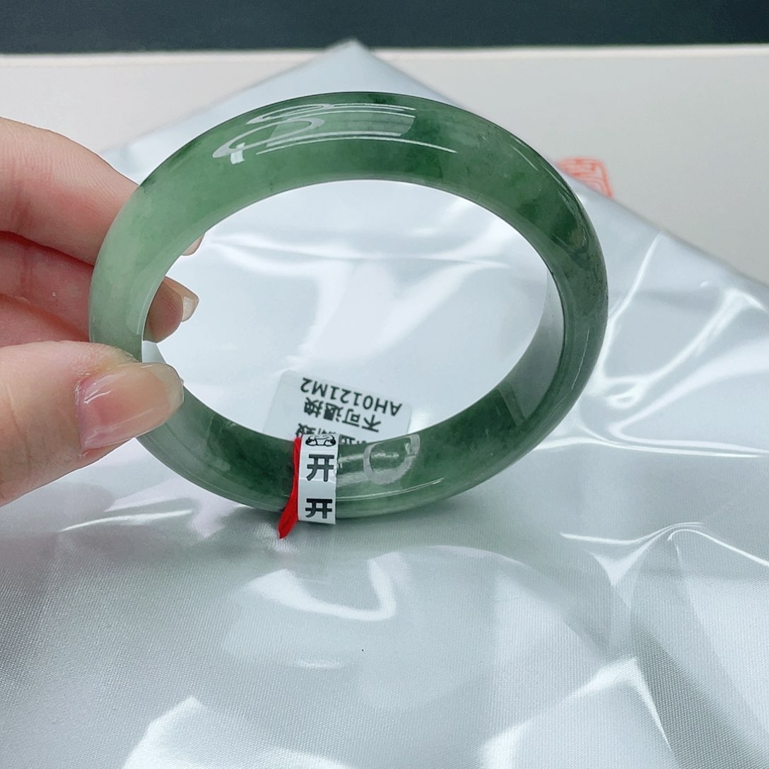 翡翠手镯未镶嵌正60.6