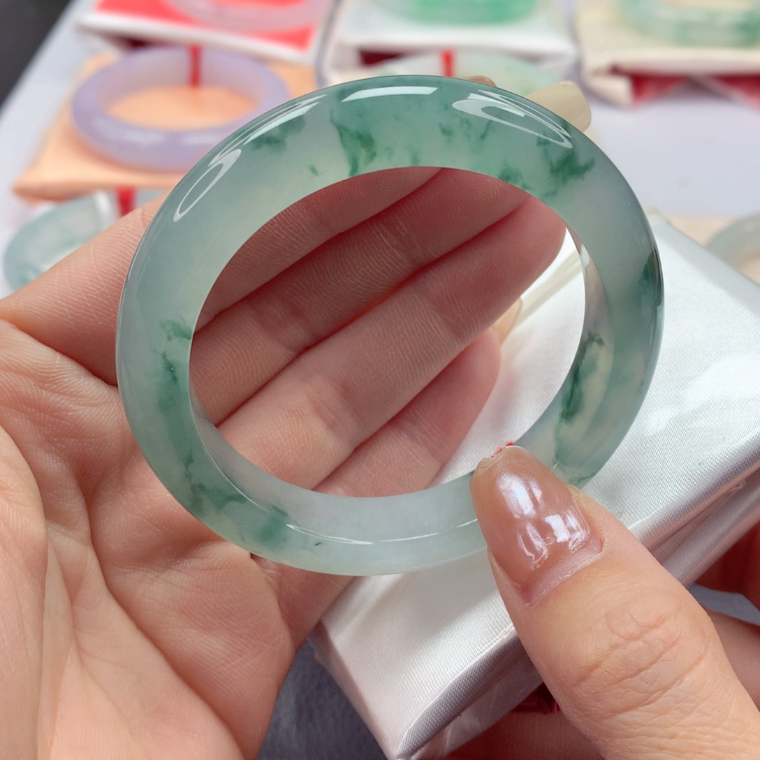 翡翠手镯未镶嵌52圈口 冰透起光鲜艳明动冰飘蓝花