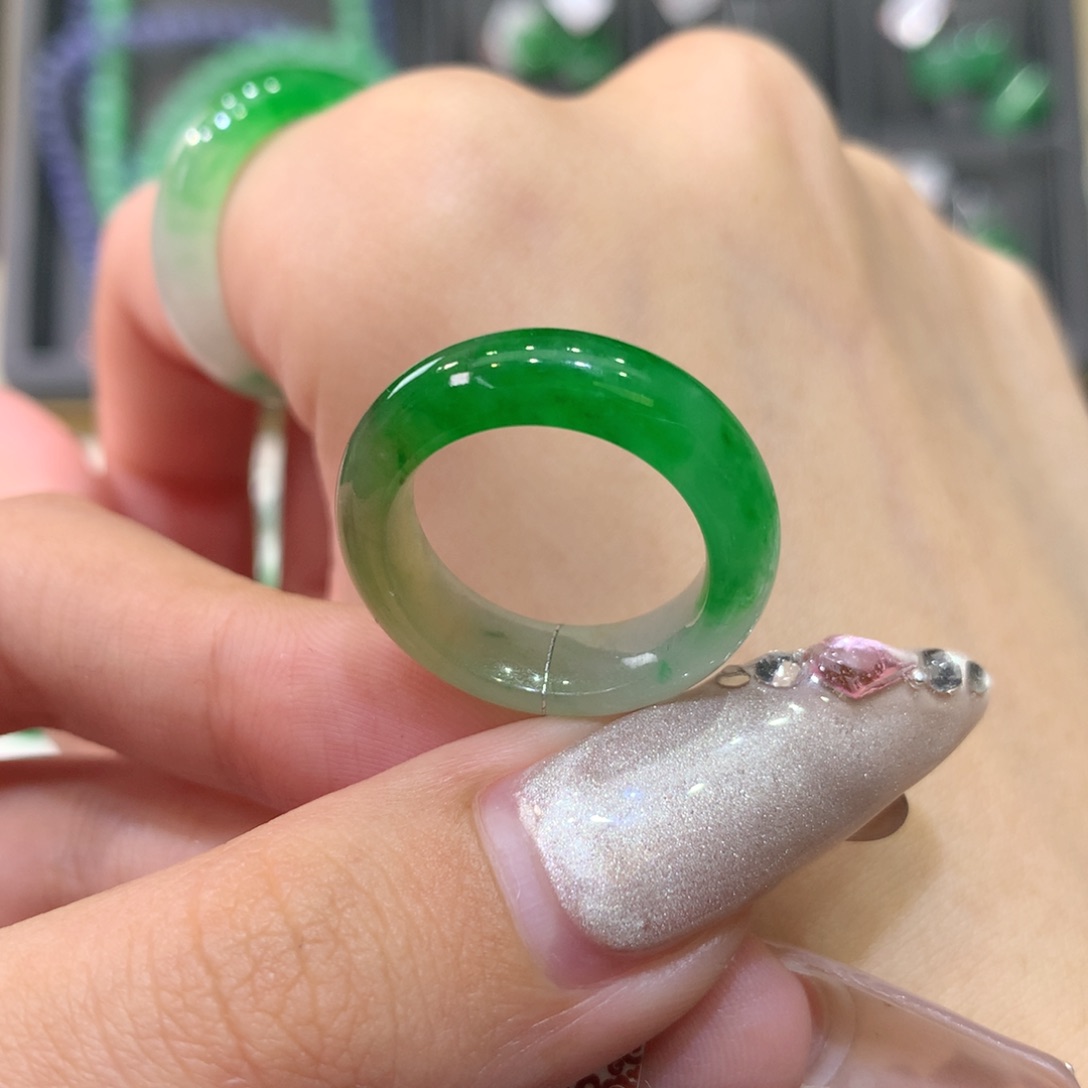 翡翠戒指未镶嵌11-12黄加绿