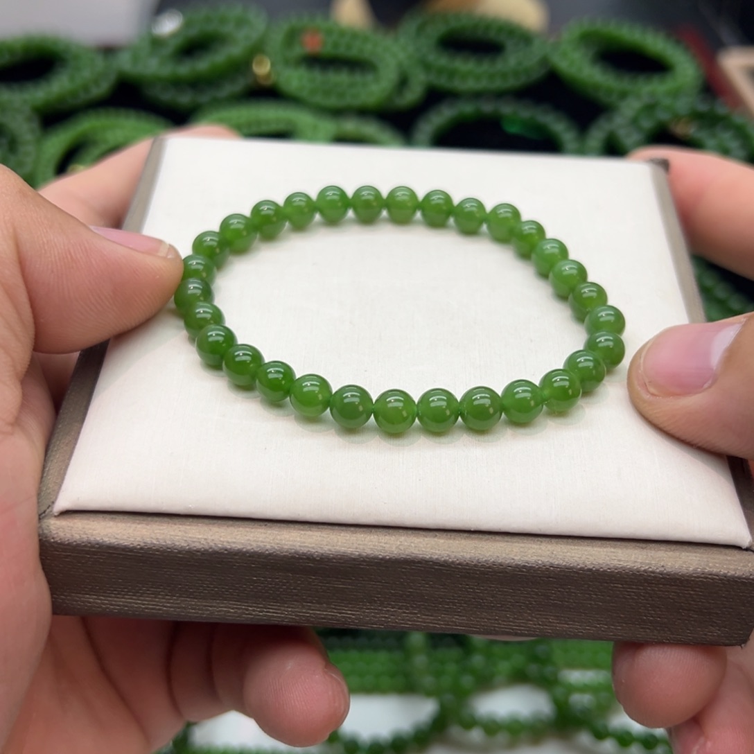 এ***༊和田玉（碧玉）未镶嵌颈饰卡6 阳绿 无黑 30颗