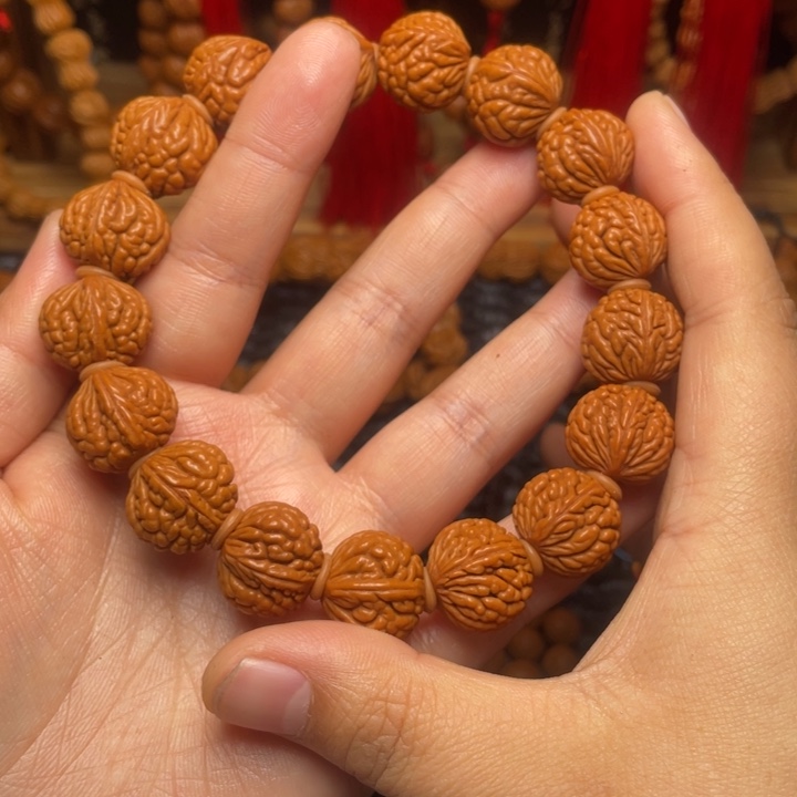 木质类龙纹桃枭挂件