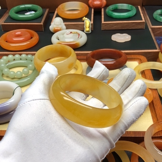 花***落石英质玉（黄龙玉）合金手镯