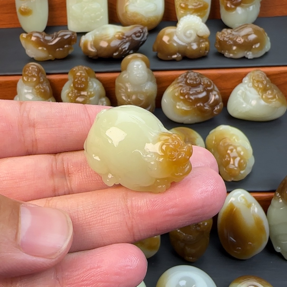 和田玉（糖玉）颈饰未镶嵌?****^