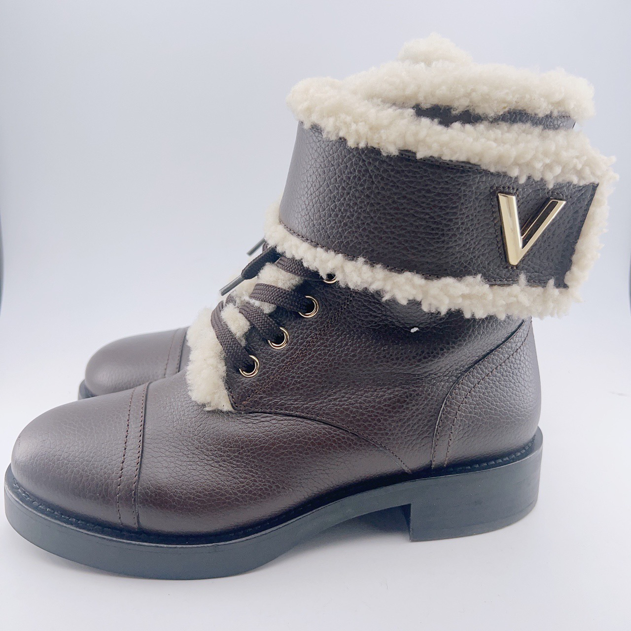 95新 LouisVuitton/路易威登 36.5码/98新/wonderland金扣马丁靴