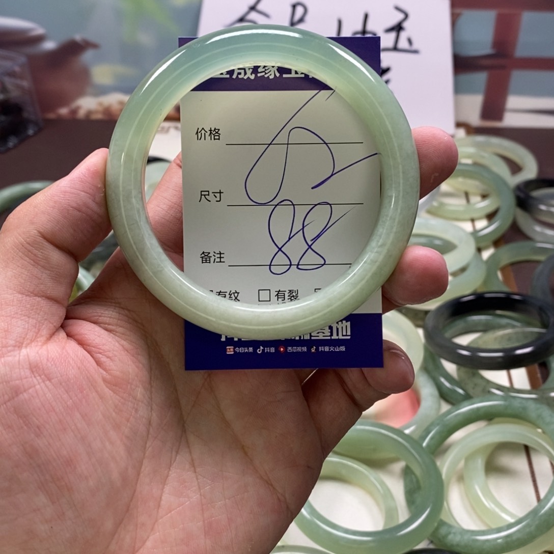 蛇纹石玉手镯未镶嵌