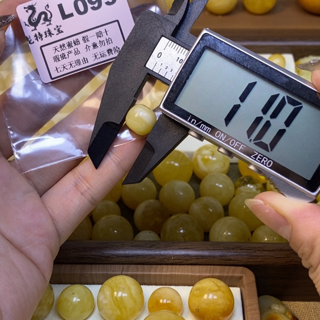 琥珀未镶嵌裸石L099