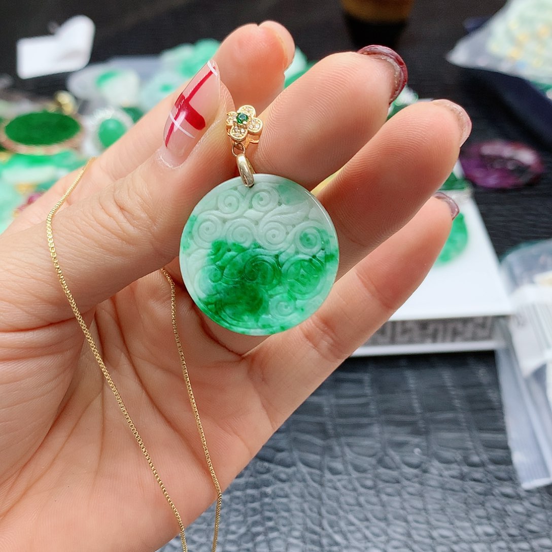 【闪购商品】翡翠吊坠(赠链)合金