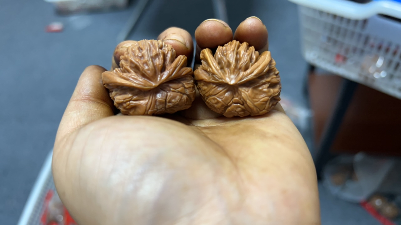 文玩核桃宫灯狮子头飞蛇，一个果所包，精品对子
