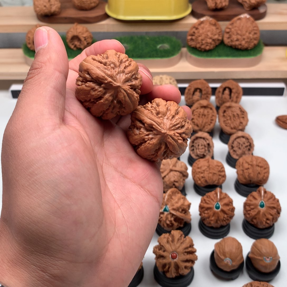 【闪购商品】文玩核桃吊坠音*。隐隐约约