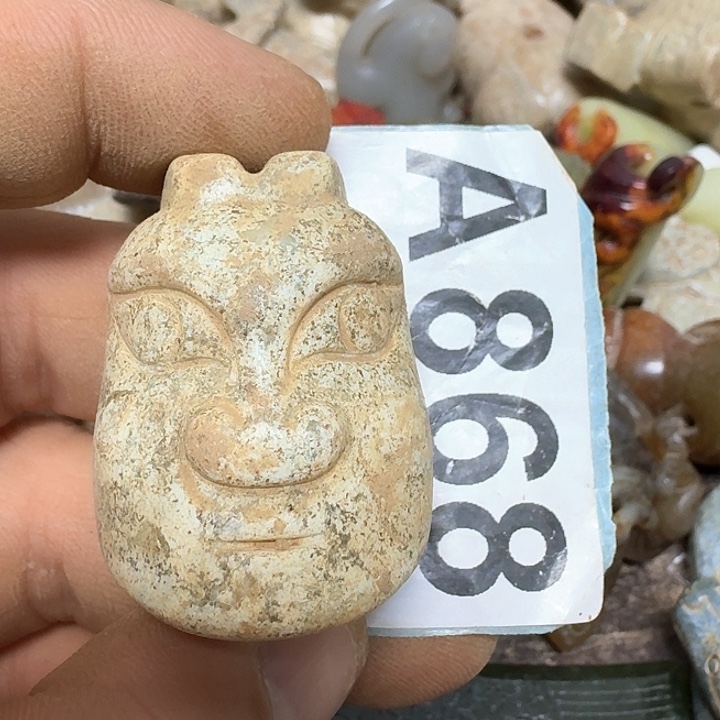 蛇纹石玉颈饰未镶嵌