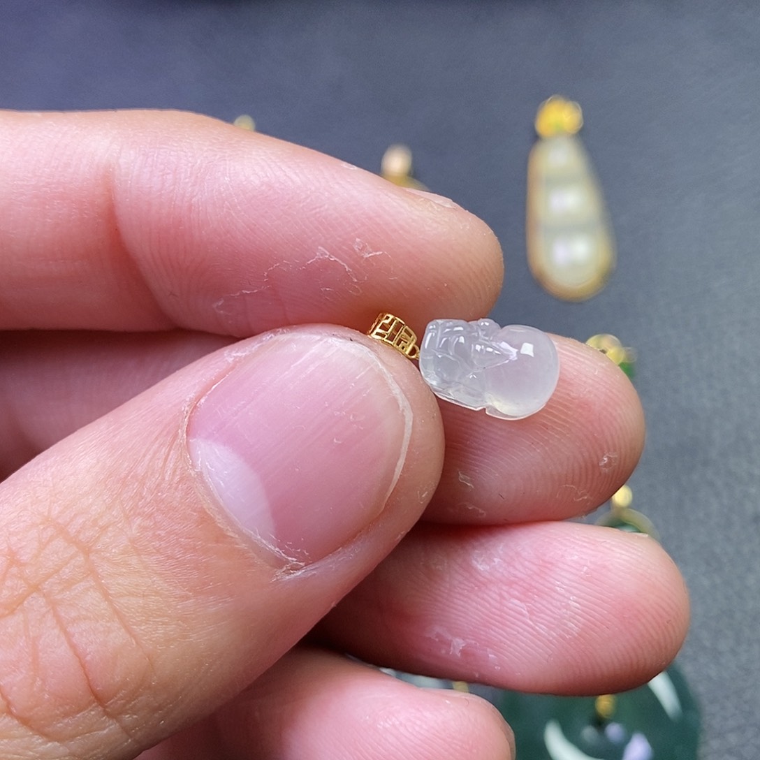 颈饰18K金镶嵌翡翠