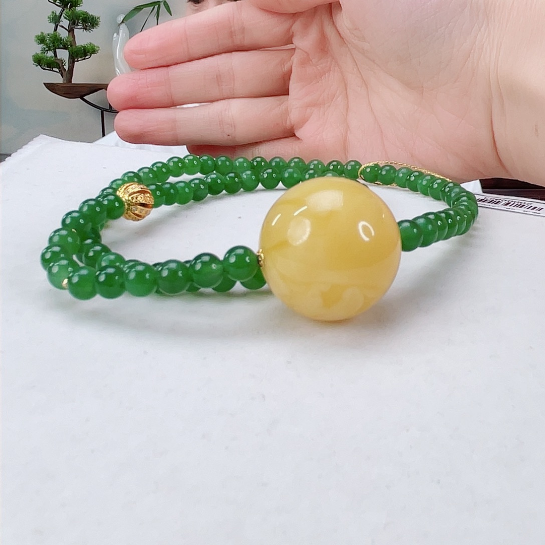 和田玉（碧玉）颈饰18K金镶嵌和田玉