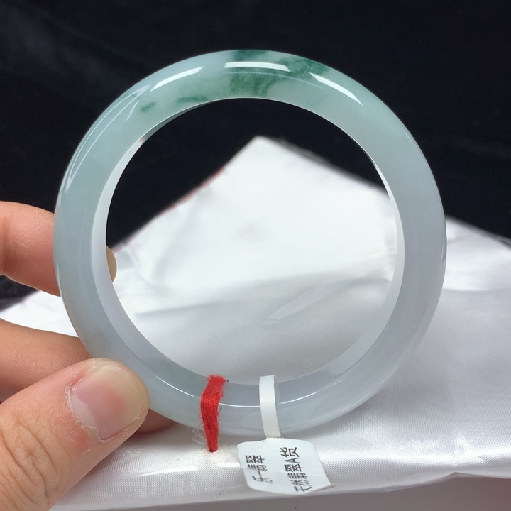 翡翠未镶嵌手镯（圆镯）58.5