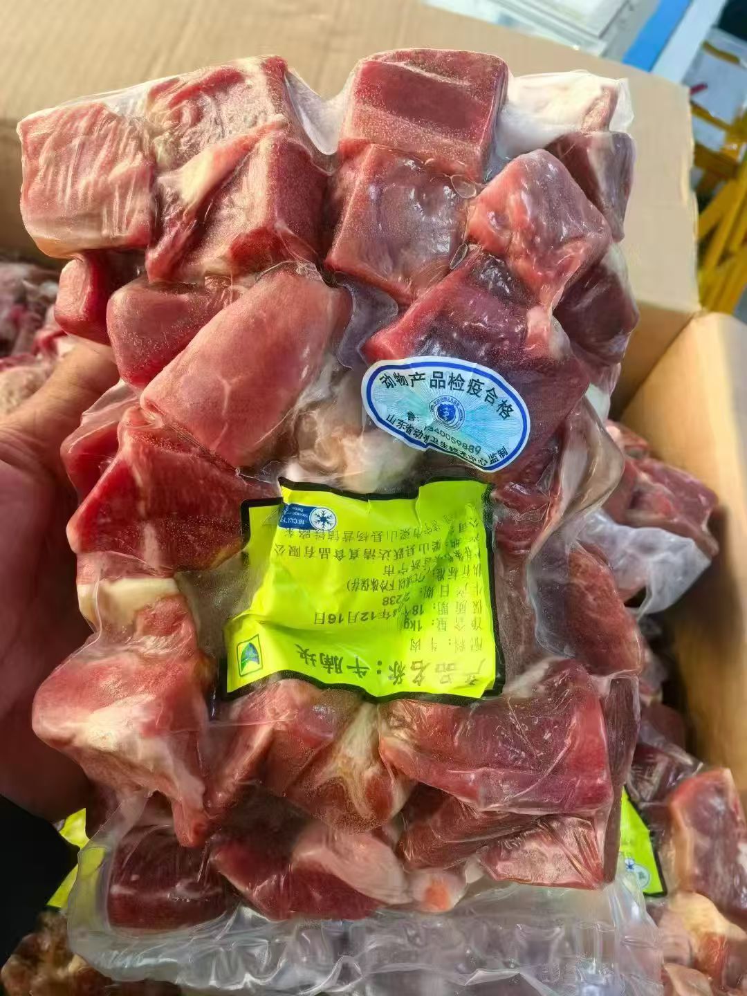 清真生鲜黄牛肉牛腩粒适合烤肉商用