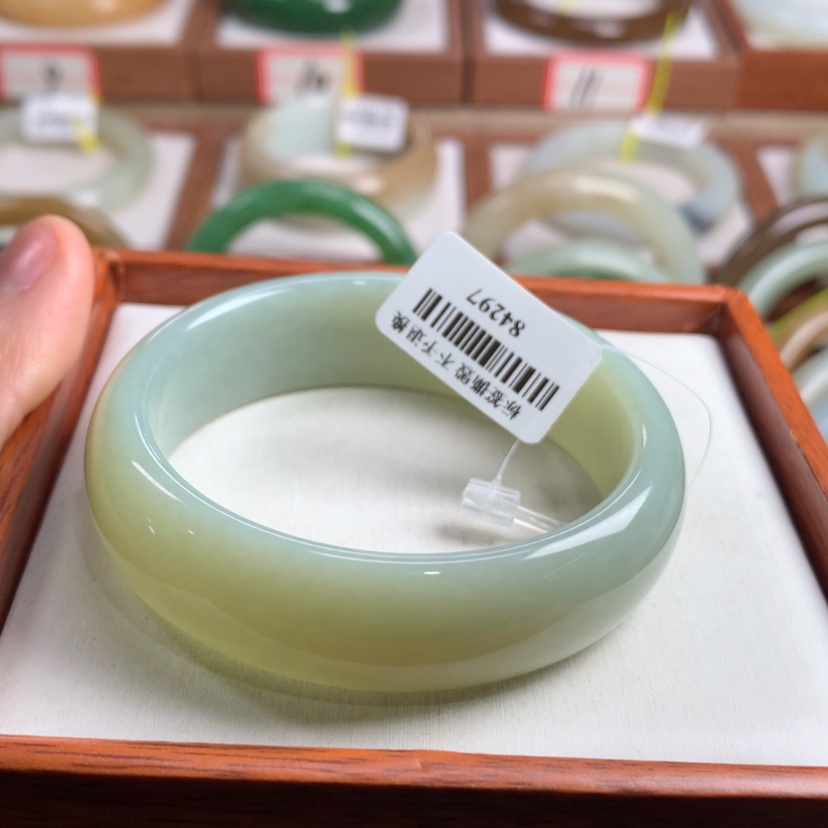 【闪购商品】和田玉手镯未镶嵌53！5