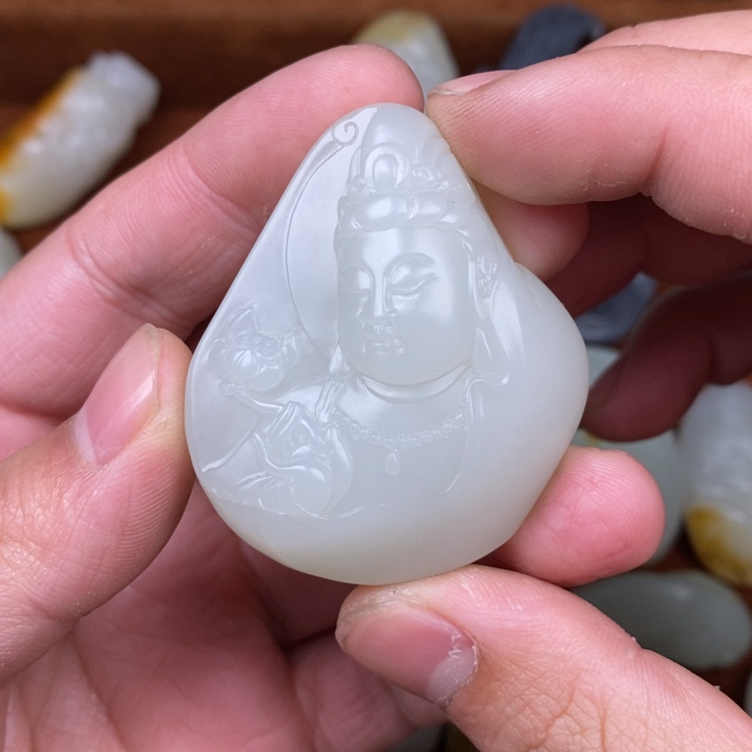 和田玉颈饰未镶嵌