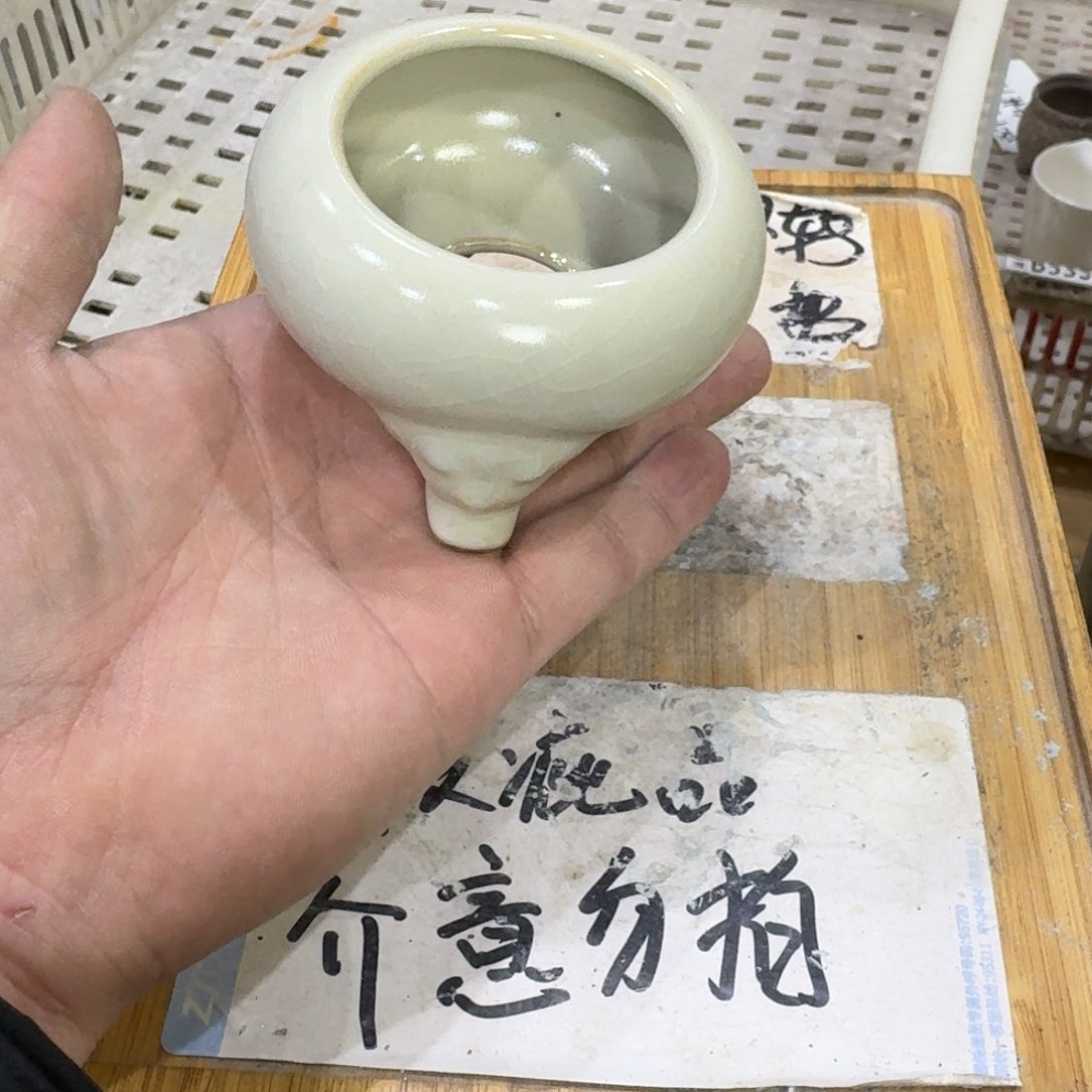 瑕疵介意勿拍陶瓷器皿B351