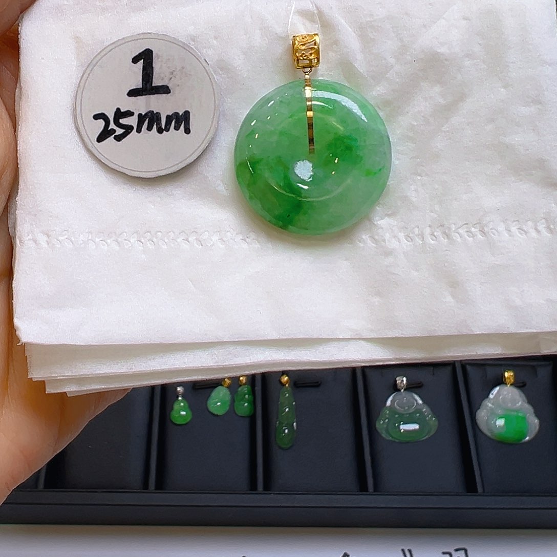 翡翠颈饰18K金镶嵌翡翠