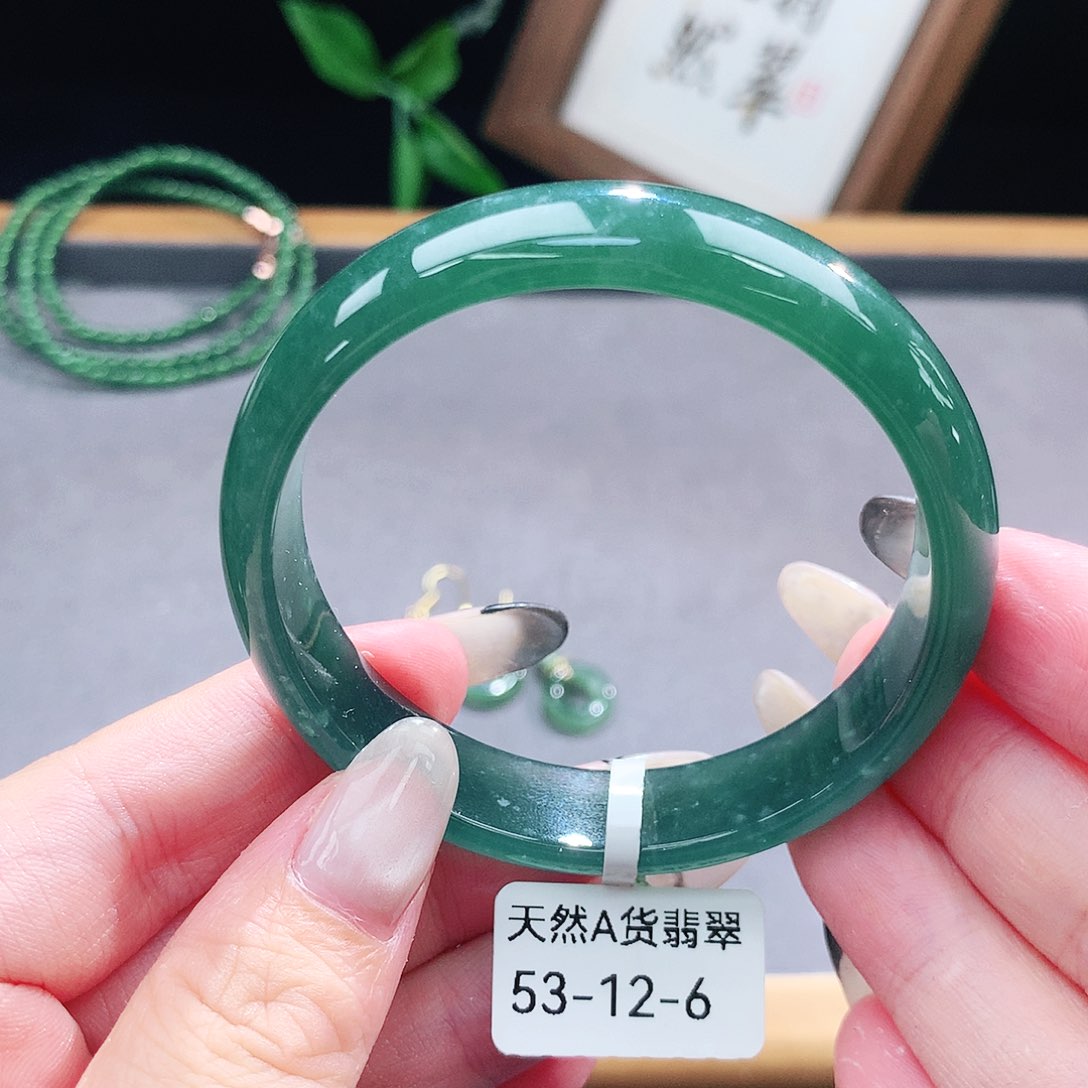 翡翠手镯（圆镯）未镶嵌