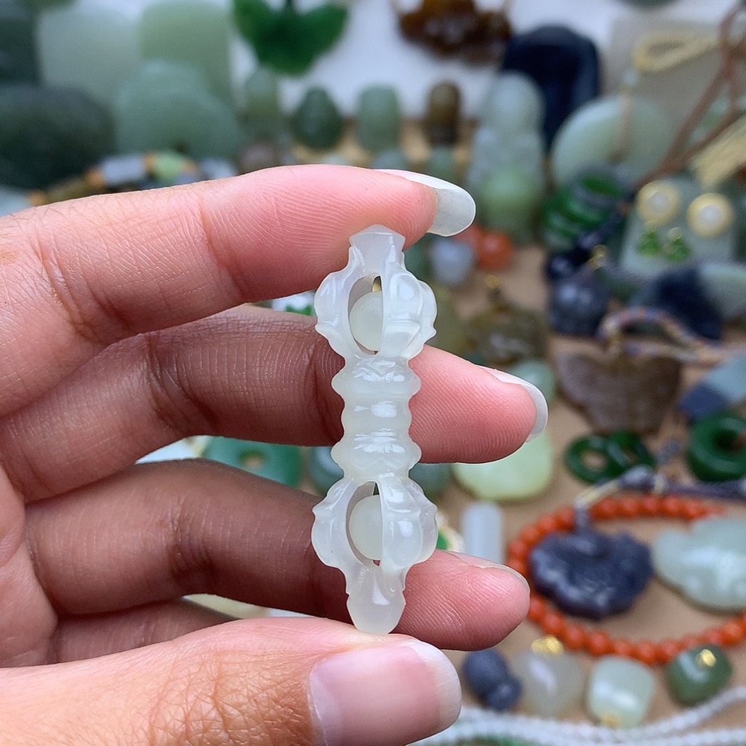 和田玉未镶嵌颈饰