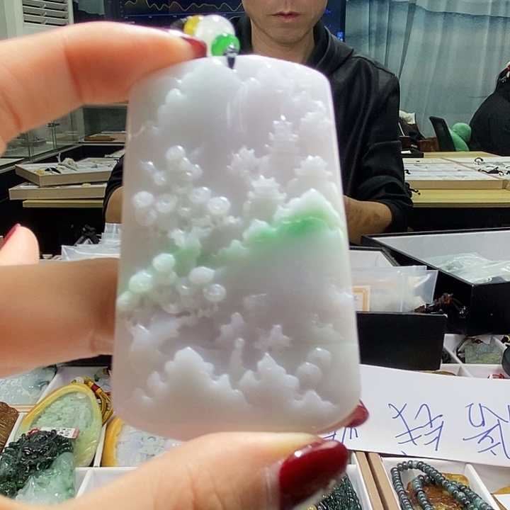 翡翠颈饰未镶嵌翡翠