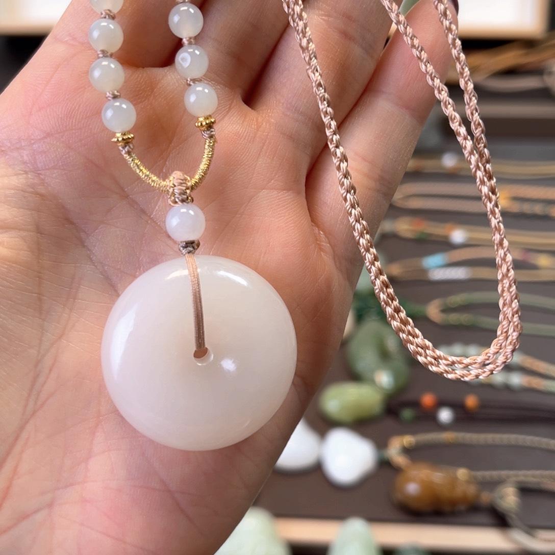 和田玉颈饰未镶嵌习*扣