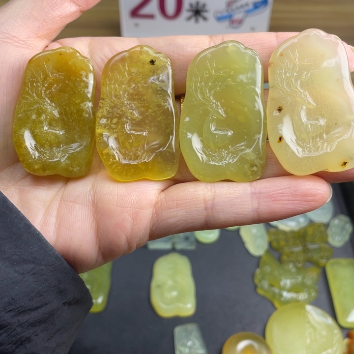 识***途蛇纹石玉未镶嵌颈饰