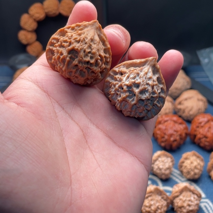 吊坠文玩核桃在**逃1珊瑚塔