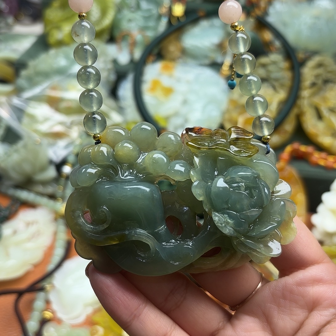 蛇纹石玉未镶嵌吊坠