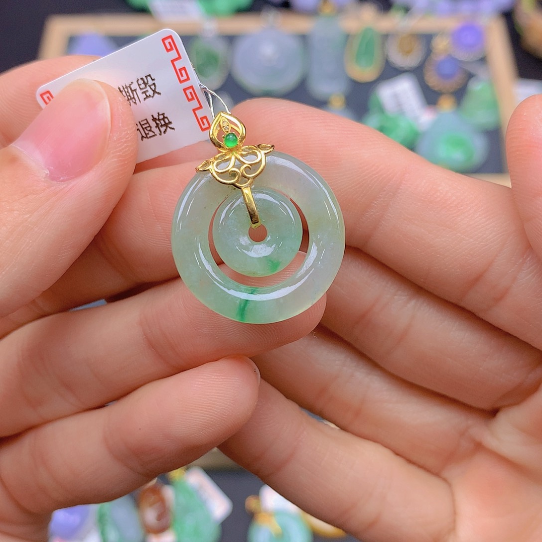 翡翠颈饰18K金镶嵌翡翠