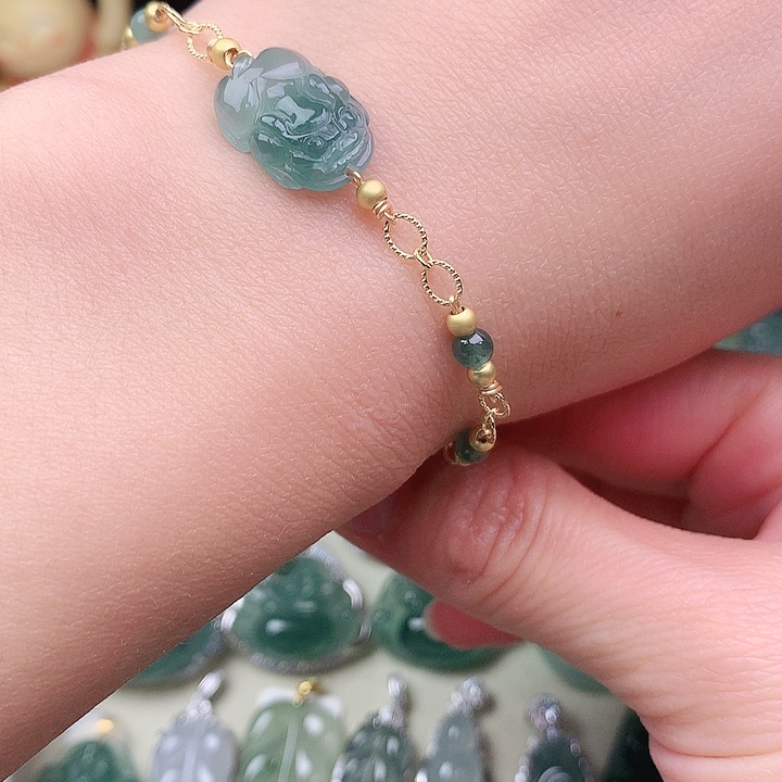 颈饰未镶嵌翡翠吊坠