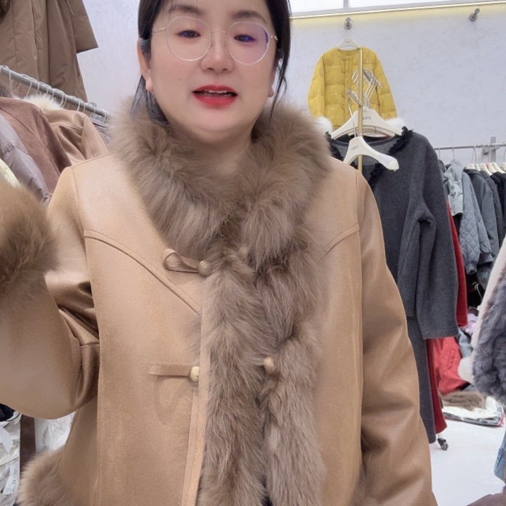 咖啡色毛毛90斤，穿到135