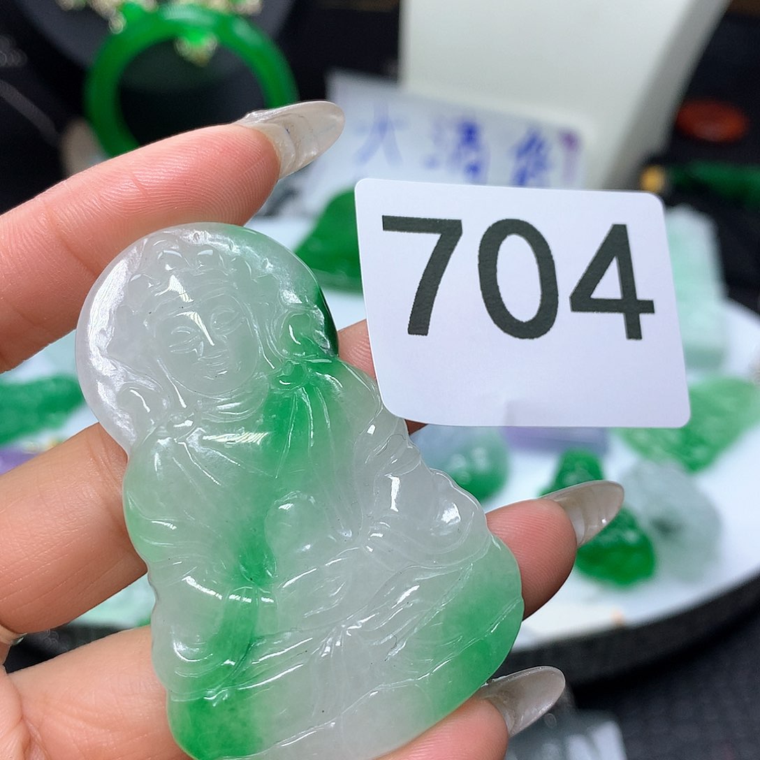 翡翠吊坠(赠链)未镶嵌