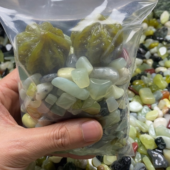 蛇纹石玉鱼缸石未镶嵌