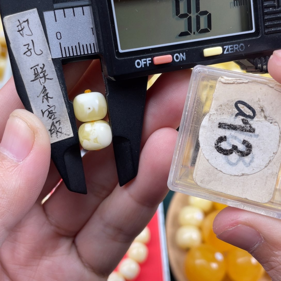 蜜蜡珠宝奇石未镶嵌