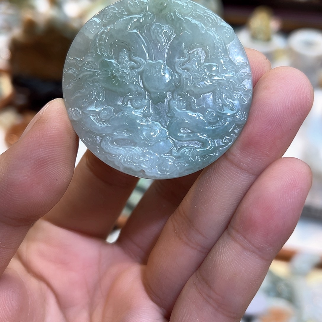 翡翠未镶嵌颈饰挂件