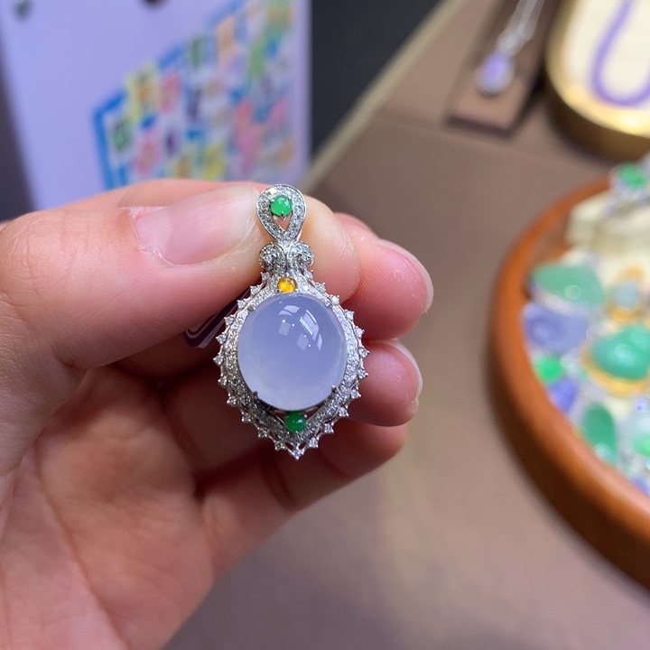 翡翠18K金镶嵌颈饰翡翠